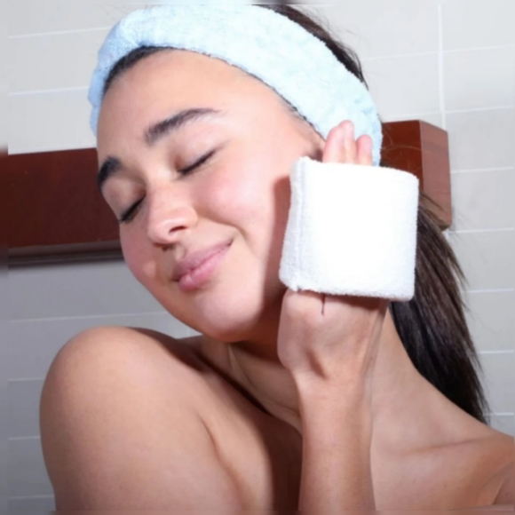 ❤️ ( BUNDLE, & GET ME FOR $3, READ BELOW! ) AFTERSPA Slip-On Exfoliator - Picture 2 of 5